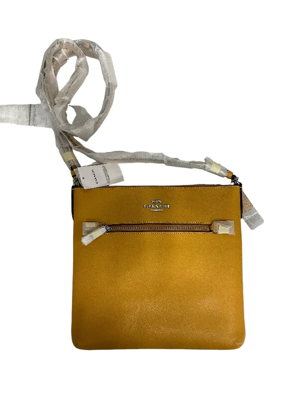 Coach bags with a front - zip pocket for small items like keys and cardsHandbag Designer By Coach, Size: Medium