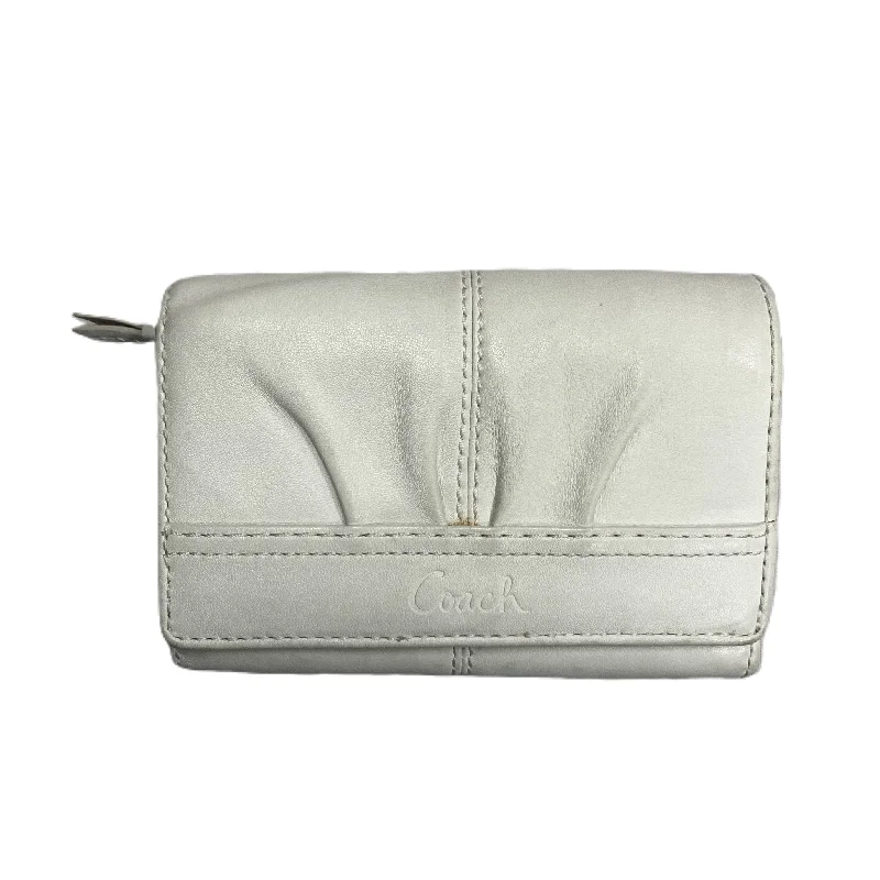 Coach bags with a front - flap pocket and a turnlock for a classic aestheticWallet Designer By Coach, Size: Medium